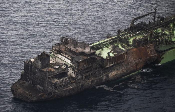  ليبيا تبدأ سحب ناقلة غاز روسية متضررة قبالة سواحلها