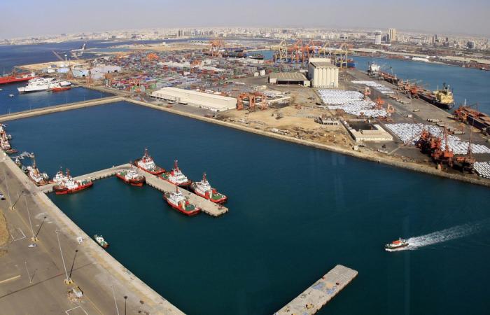 ميناء جدة يُمثّل شريان حياة لسلاسل الإمداد إلى الخليج بعد إغلاق مضيق هرمز