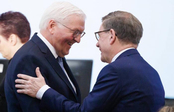 رئيس
      ألمانيا
      يعتبر
      الحرب
      الأميركية
      الإسرائيلية
      على
      إيران
      انتهاكاً
      للقانون
      الدولي
      ويصفها
      بـ«الكارثية»