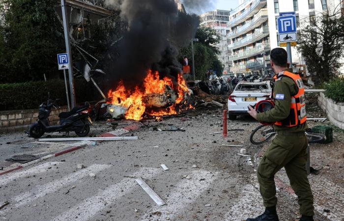 إيران
      تهدد
      إسرائيل
      بضربات
      «قوية»
      دعماً
      للبنانيين
      والفلسطينيين