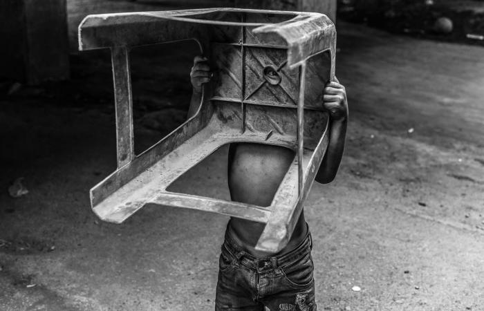 "ظلال الوحدة".. صور تكشف عن أزمة عالمية صامتة