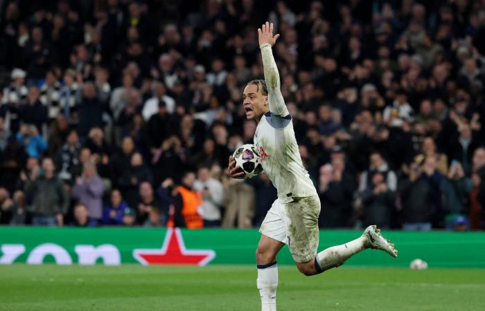 كلوب
      ينفي
      تكهنات
      بشأن
      قيادة
      ريال
      مدريد