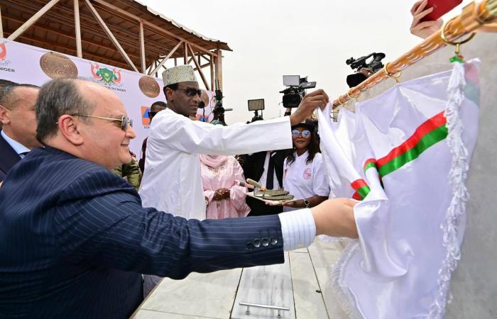 الجزائر
      لفتح
      صفحة
      جديدة
      مع
      النيجر
      بعد
      «أزمة
      الطائرة
      المسيَّرة»