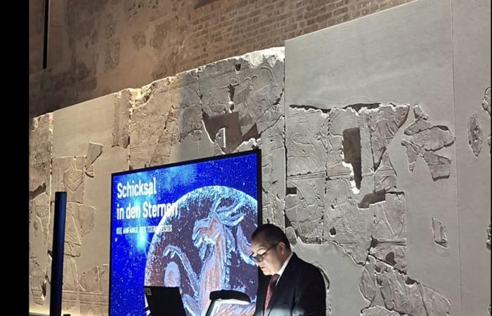 معرض
      أثري
      في
      برلين
      يكشف
      «افتتان
      الفراعنة»
      بالأبراج
      السماوية