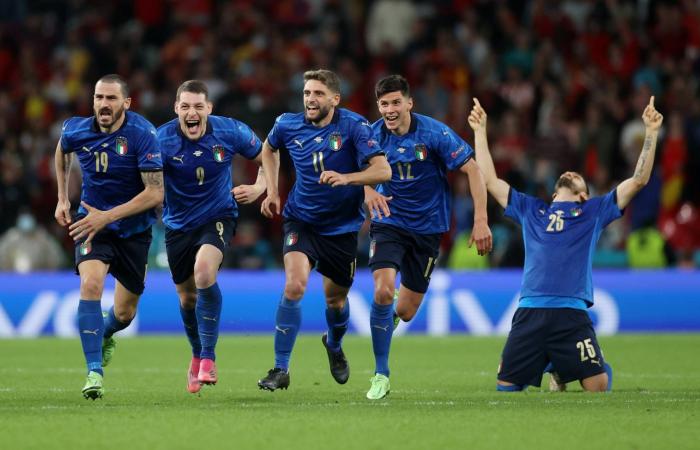 ريال
      مدريد
      يفتح
      أبوابه
      أمام
      كريستيانو
      رونالدو
      جونيور