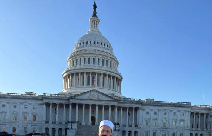 بعد
      بيان
      الثلاثاء...
      مصدر
      حكومي
      سوري
      ينفي
      وجود
      اتصالات
      رسمية
      مع
      الهجري
