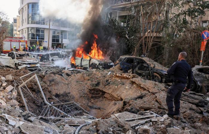 مع
      اقتراب
      انتهاء
      مهلة
      ترمب...
      هل
      الخيار
      ضربة
      أخيرة
      أم
      تفاوض
      بالقوة؟