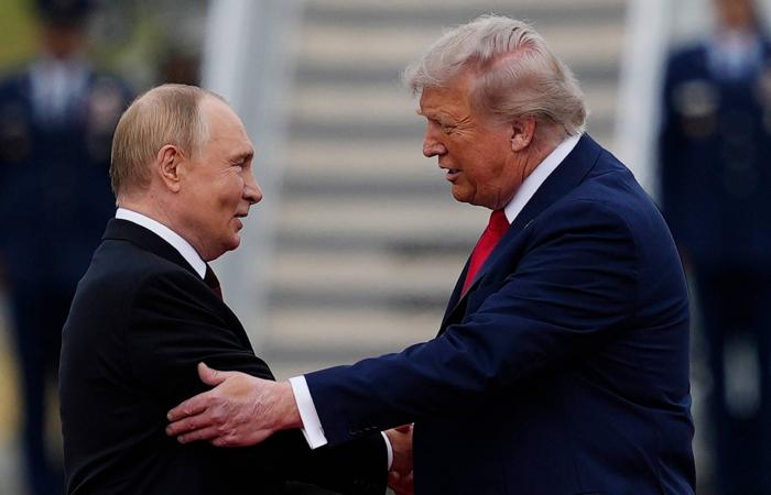 البحرية
      الفرنسية:
      محادثات
      مع
      دول
      عدة
      لتنسيق
      الإجراءات
      حول
      الشرق
      الأوسط