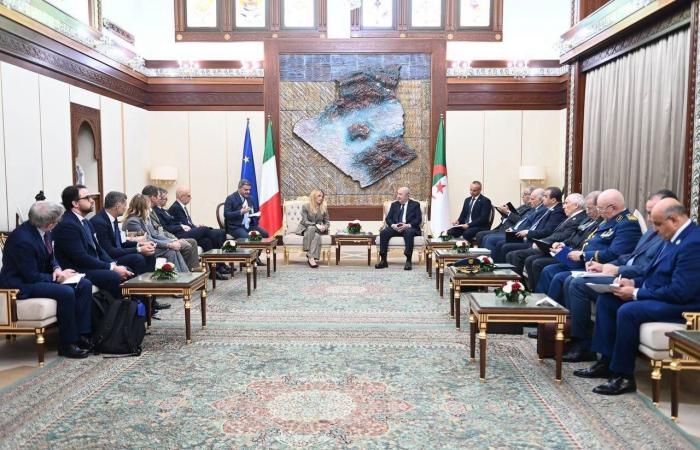 موريتانيا:
      «المأموريات
      الرئاسية»
      تفجر
      جدلاً
      في
      الحوار
      الوطني
      المرتقب