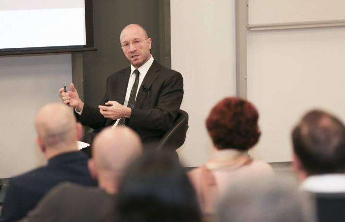 بريطانيا
      تُسجّل
      أعلى
      عائد
      لسندات
      30
      عاماً
      منذ
      1998
      بعد
      حرب
      إيران