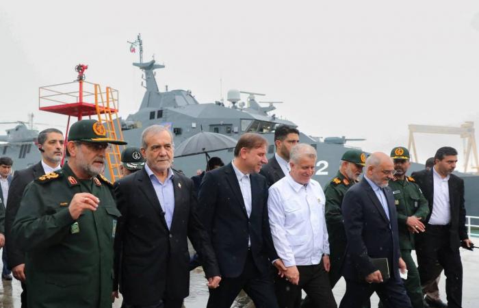 علي
      رضا
      تنغسيري…
      مهندس
      حرب
      المرشد
      على
      الممرات