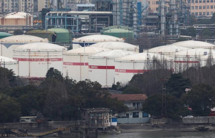 الذهب
      يهبط
      بأكثر
      من
      1
      %
      مع
      تقييم
      الأسواق
      لفرص
      وقف
      إطلاق
      النار