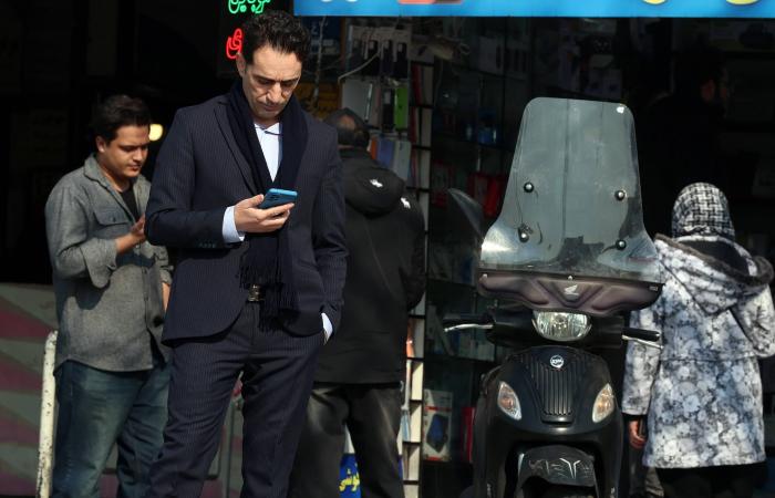 ناشطون
      أميركيون
      يكثفون
      جهودهم
      لإبقاء
      الإيرانيين
      متصلين
      بالإنترنت
      عبر
      «ستارلينك»