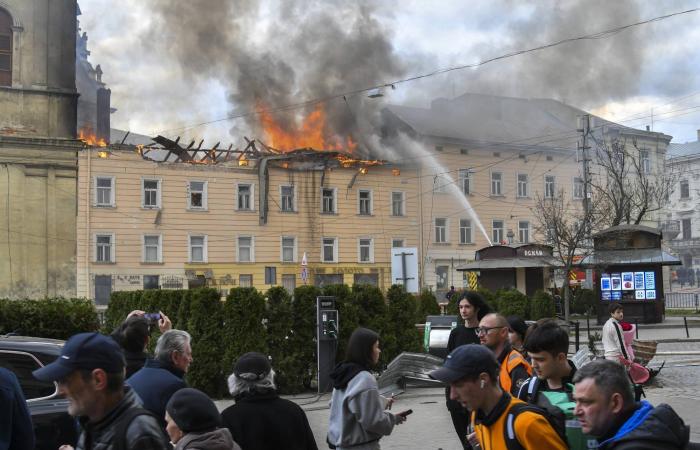 تهديدات
      ترمب
      تضع
      قادة
      أوروبا
      أمام
      معادلة
      صعبة