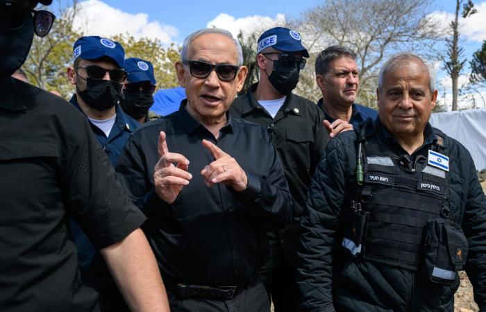 نتنياهو يقود حربا على عدة جبهات بدائرة مقربة صغيرة لهذه الأسباب