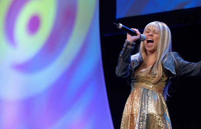 كيف تحولت "هانا مونتانا" إلى أيقونة للأطفال المهمشين؟