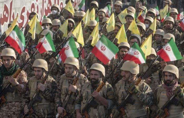 الحرس الثوري يدعو لإخلاء المناطق المجاورة لمواقع القوات الأمريكية في المنطقة