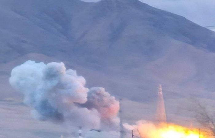 الحرب
      تمتد
      إلى
      المفاعلات
      والمصانع