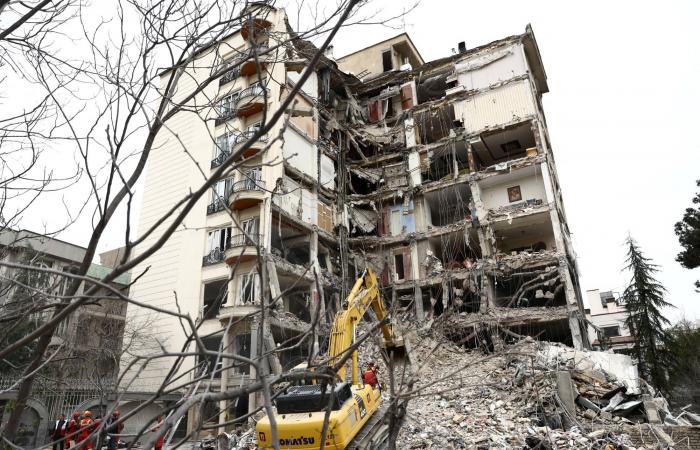 «صراع
      الجبابرة»
      في
      الشرق
      الأوسط
      عند
      مفترق
      طرق