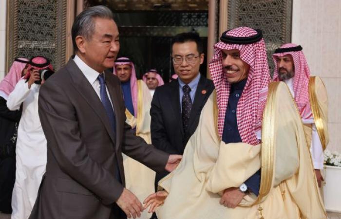 رضا
      اليمين...
      وراء
      صعود
      «جنرال
      الحروب»