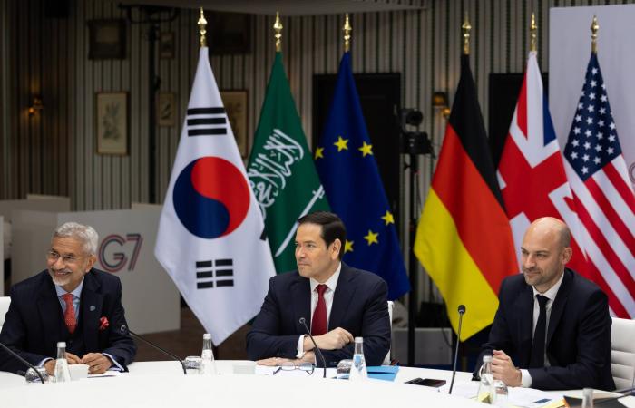 «السبع»
      تُشدد
      على
      حرية
      الملاحة
      في
      «هرمز»