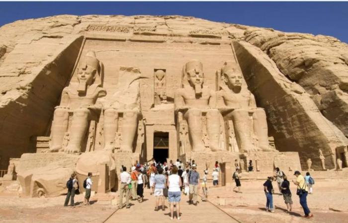 الحكومة
      المصرية
      توسّع
      استثناءات
      قرار
      «الإغلاق
      المبكر»