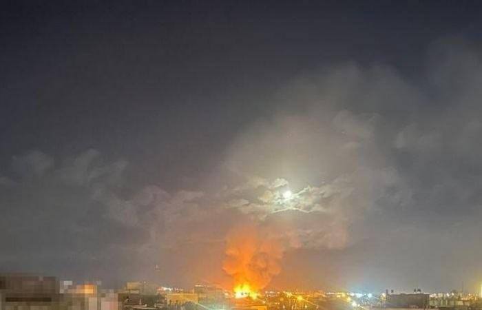 الحرب
      تمتد
      إلى
      المفاعلات
      والمصانع