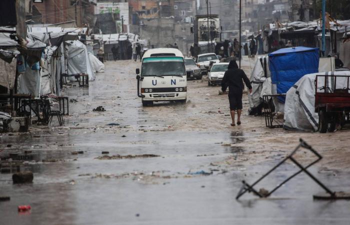 «حزب
      الله»
      يعلن
      اشتباكه
      مع
      قوات
      إسرائيلية
      داخل
      قريتين
      في
      جنوب
      لبنان