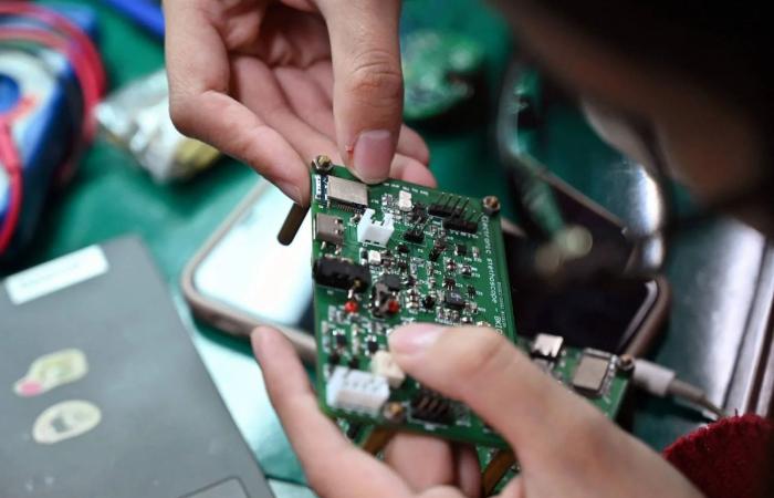 مفوض
      للأمم
      المتحدة
      يدعو
      أميركا
      لإنهاء
      التحقيق
      في
      قصف
      مدرسة
      إيرانية