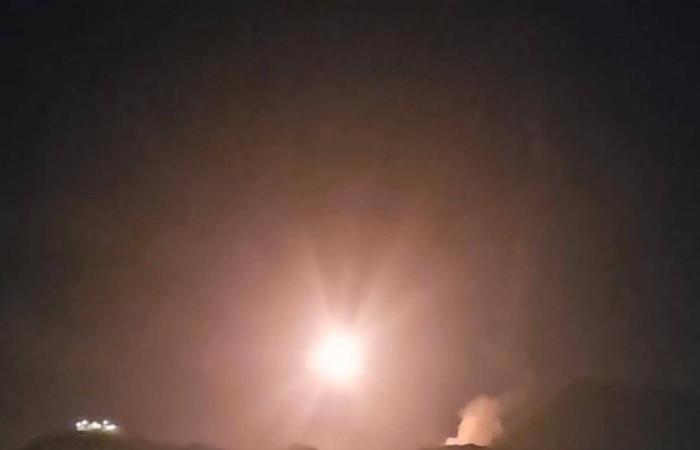 الحرب
      تمتد
      إلى
      المفاعلات
      والمصانع