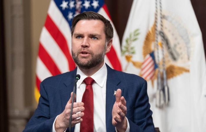 إطالة
      أمد
      الحرب
      في
      إيران
      تعيد
      توزيع
      الأدوار
      داخل
      إدارة
      ترمب