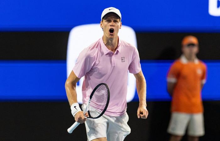  الإيطالي يانيك سينر يتأهل إلى نهائي بطولة ميامي للتنس