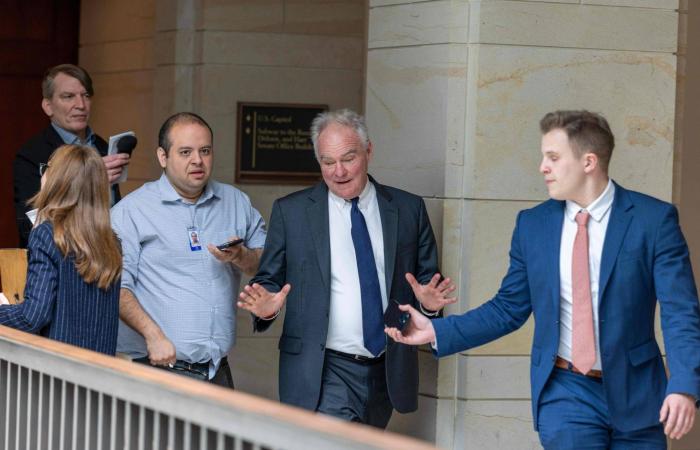 حرب
      إيران
      تُربك
      اليمين
      الأميركي...
      وترمب
      يراهن
      على
      ولاء
      «ماغا»