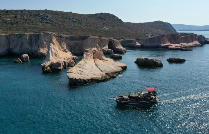 من حوريات البحر إلى فقمات تتحوّل إلى بشر.. تتقاطع الأساطير في هذه البلدة التركية الساحلية