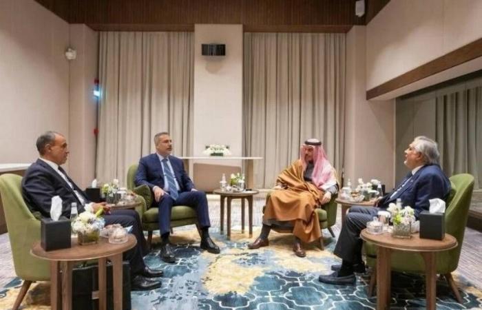 محمد
      بن
      سلمان
      ومودي
      يبحثان
      تداعيات
      التصعيد
      على
      أمن
      المنطقة