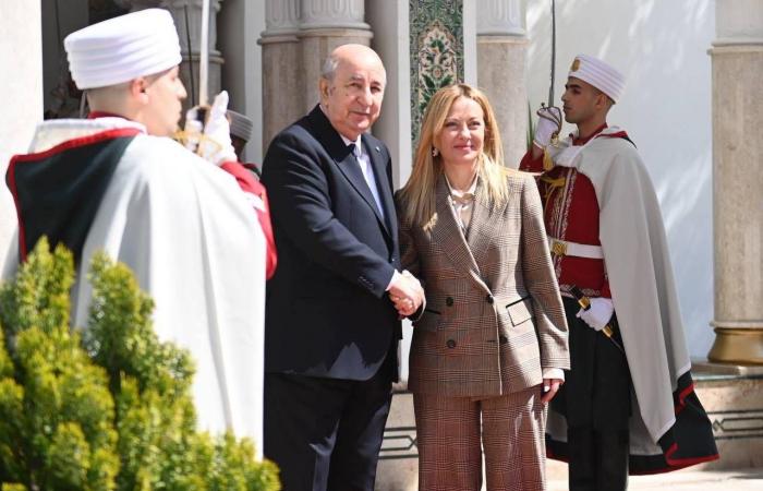 موريتانيا
      تلوّح
      باللجوء
      للقانون
      الدولي
      بعد
      مقتل
      مواطنيها
      في
      مالي