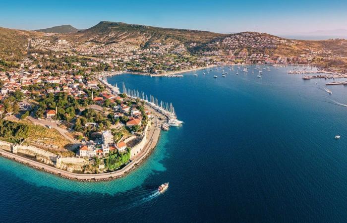 من حوريات البحر إلى فقمات تتحوّل إلى بشر.. تتقاطع الأساطير في هذه البلدة التركية الساحلية