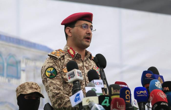 بعد شهر من بدء الهجمات على إيران.. الحوثيون يعلنون إطلاق "أول دفعة صواريخ" نحو إسرائيل