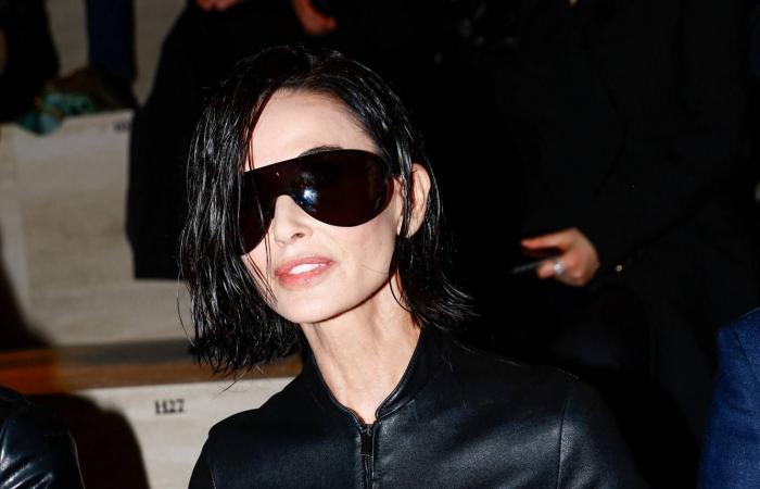 كريستوفر
      كاين
      يعود
      مديراً
      إبداعياً
      لدار
      «مالبوري»
      بعد
      غياب