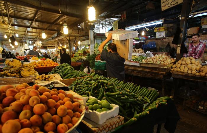 الأردن يواجه مخاوف ارتفاع أسعار السلع بتدخل حكومي يشمل عقوبات وسقوف سعرية