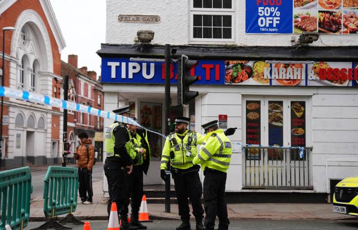 «مكافحة
      الإرهاب»
      تنضم
      للتحقيق
      في
      واقعة
      دهس
      مشاة
      وسط
      إنجلترا