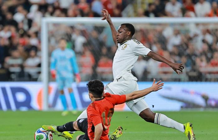 هل
      أخطأ
      رينارد
      في
      قرار
      «معسكر
      الـ50
      لاعباً»؟