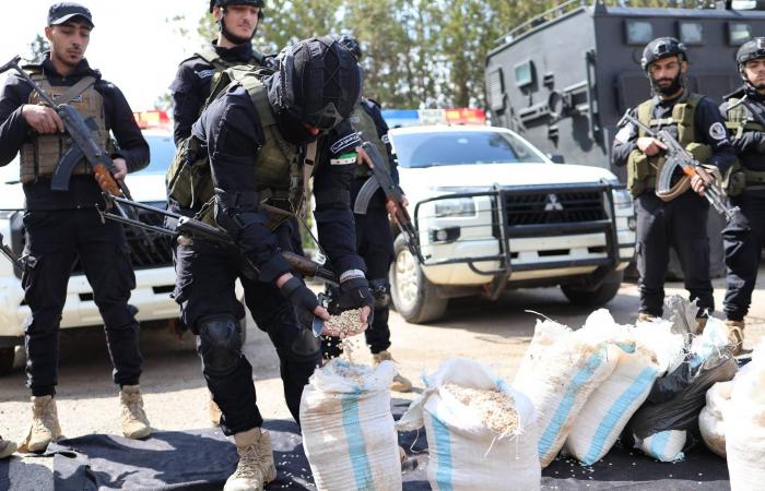 نتنياهو
      يأمر
      الجيش
      الإسرائيلي
      بتوسيع
      المنطقة
      العازلة
      في
      لبنان