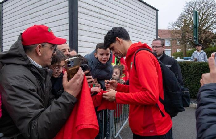 رئيس
      بلدية
      باريس
      يسعى
      لحل
      بشأن
      مفاوضات
      ملعب
      سان
      جيرمان