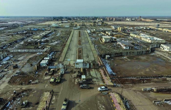 العراق:
      إعفاء
      واحتجاز
      قيادات
      أمنية