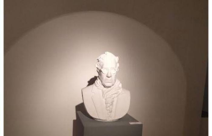 «إلى
      العمق»...
      معرض
      يحتفي
      بالطقوس
      والأشكال
      الطوطمية
      في
      مصر
      القديمة