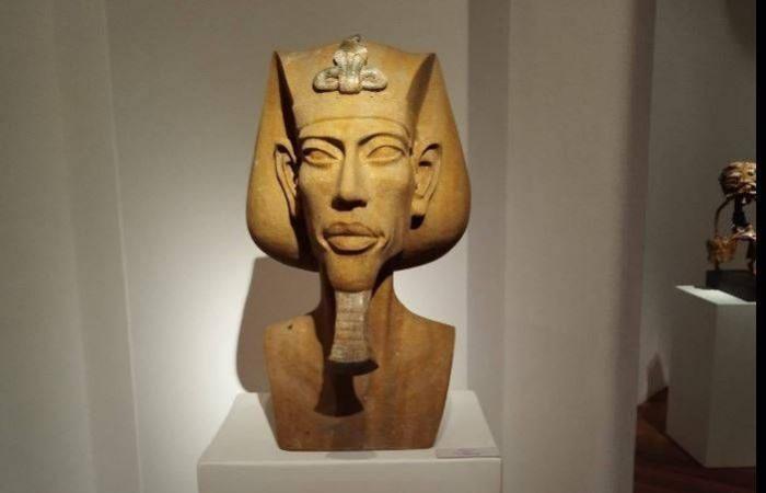 «إلى
      العمق»...
      معرض
      يحتفي
      بالطقوس
      والأشكال
      الطوطمية
      في
      مصر
      القديمة