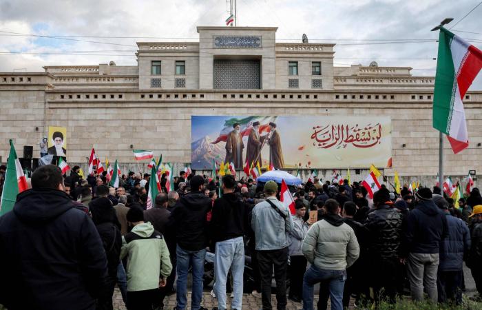 أزمة
      السفير
      الإيراني
      تتفاقم:
      بيروت
      تتمسّك
      بالقرار
      وطهران
      تتحدى