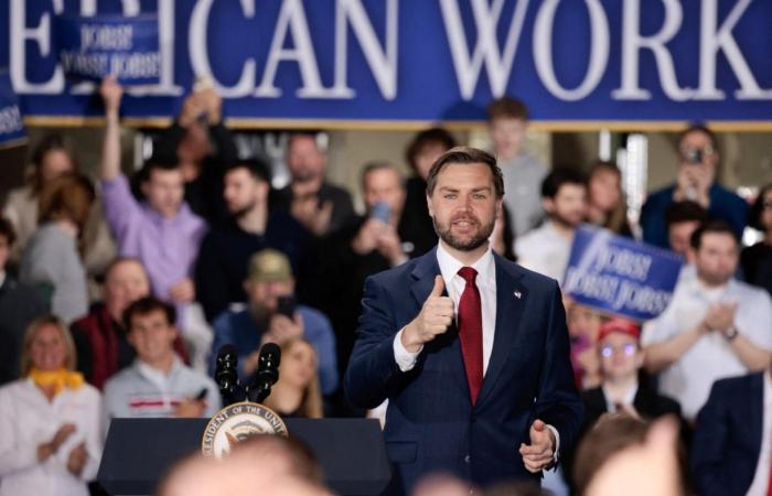 تقرير:
      ترمب
      يدرس
      تنفيذ
      عملية
      عسكرية
      لاستخراج
      اليورانيوم
      من
      إيران