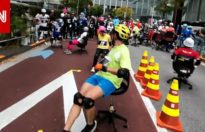 متابعة: على طريقة الفورمولا 1.. شاهد سباق "كراسي المكاتب" الفريد من نوعه باليابان